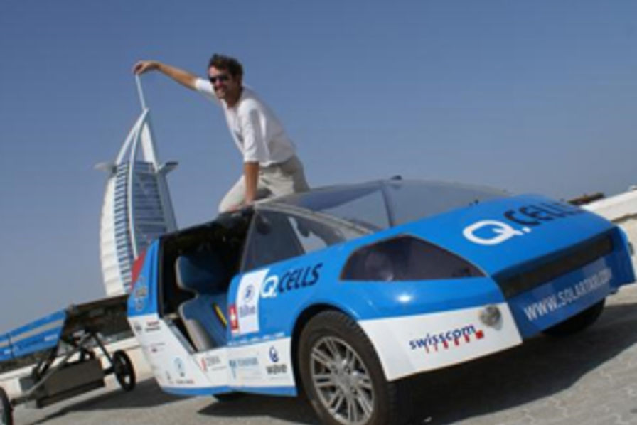 voiture-solaire-6 voiture électrique avec panneau solaire sur le toit