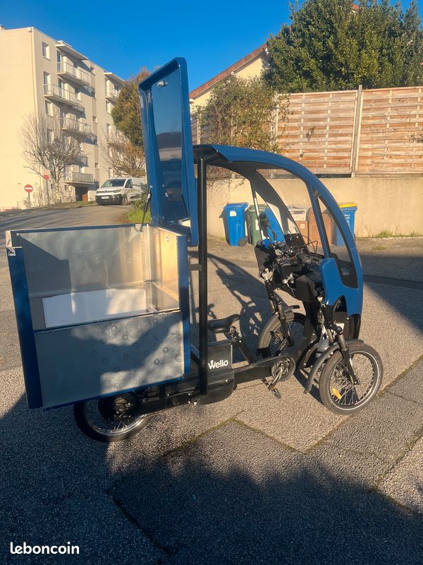 cargo-innovant-solaire-1 Un cargo innovant équipé de 44 panneaux solaires pour une navigation plus verte