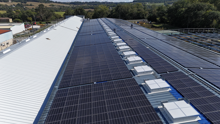 toiture-photovoltaique-geante-en-bresse Le Miroir, une étendue solaire de cinq hectares : découvrez l'une des toitures photovoltaïques les plus vastes de France en Bresse