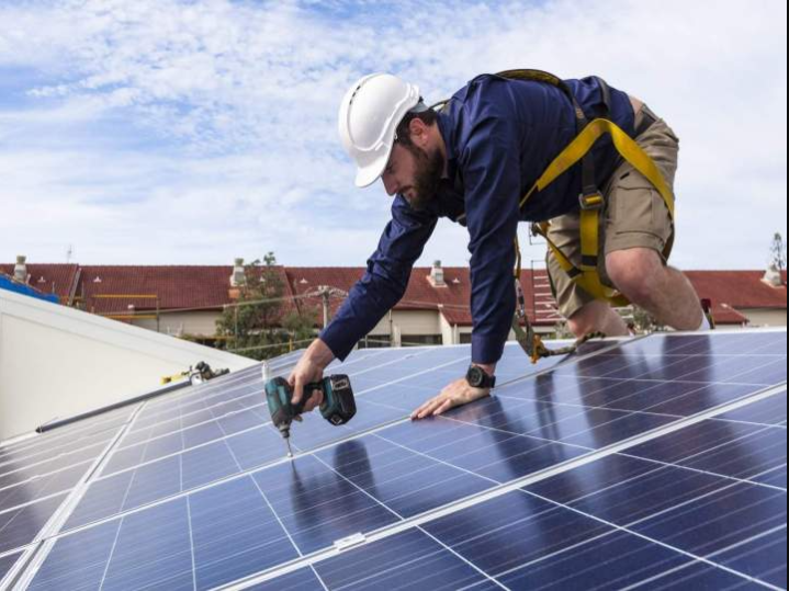 aurec-sur-loire-optimisation-des-depenses-et-reduction-carbone-avec-panneaux-photovoltaiques Aurec-sur-Loire : la commune optimise ses dépenses et réduit son empreinte carbone grâce aux panneaux photovoltaïques