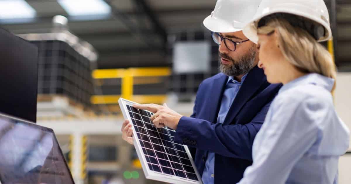 découvrez le panneau solaire tandem pérovskite-silicium affichant une efficacité exceptionnelle de 32,6%, une innovation prometteuse pour l'énergie solaire durable.